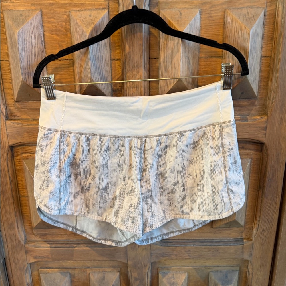 Lululemon speed up 4 inch city breeze alpine white shorts, size 6